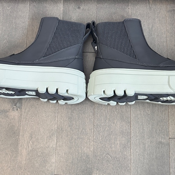 Sorel Womens Caribou X Chelsea Boot - Picture 7 of 12